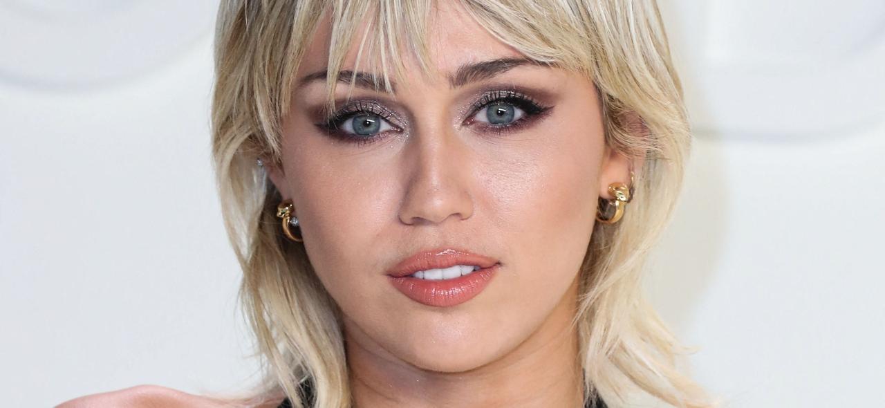 Miley Cyrus 'gets Her Flowers' In Skimpy Shorts With Cheeks Out