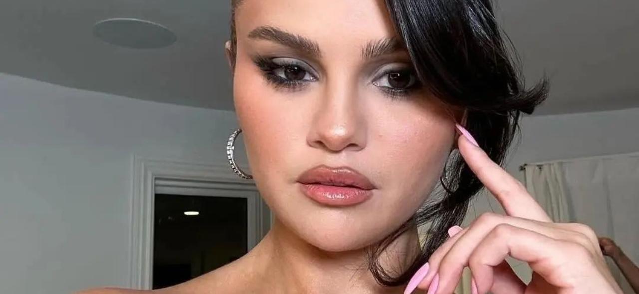 Selena Gomez Sunkissed In Bikinis Is 'Another Level Of Pretty'