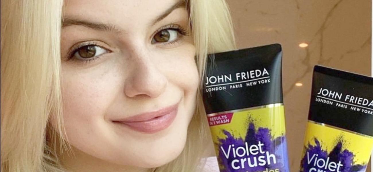 Ariel Winter expondo os seios em um top transparente parece “muito bonita”