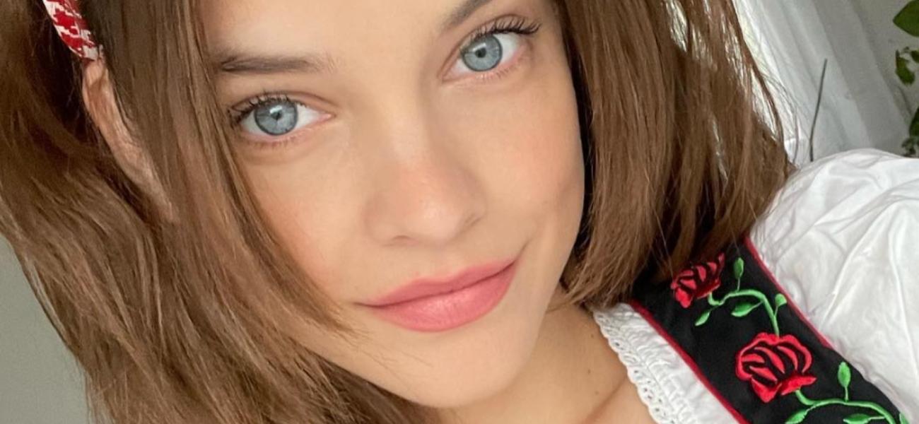 Barbara Palvin memamerkan garis kecokelatannya dalam balutan bikini ’10’