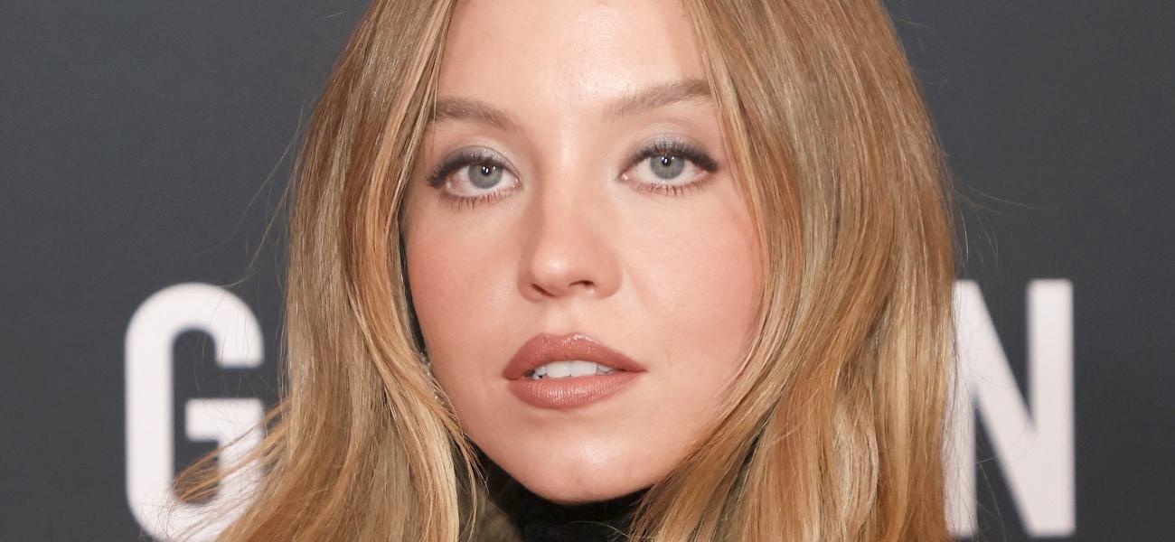 Sydney Sweeney dalam balutan bikini dan stoking disuruh ‘berdandan’