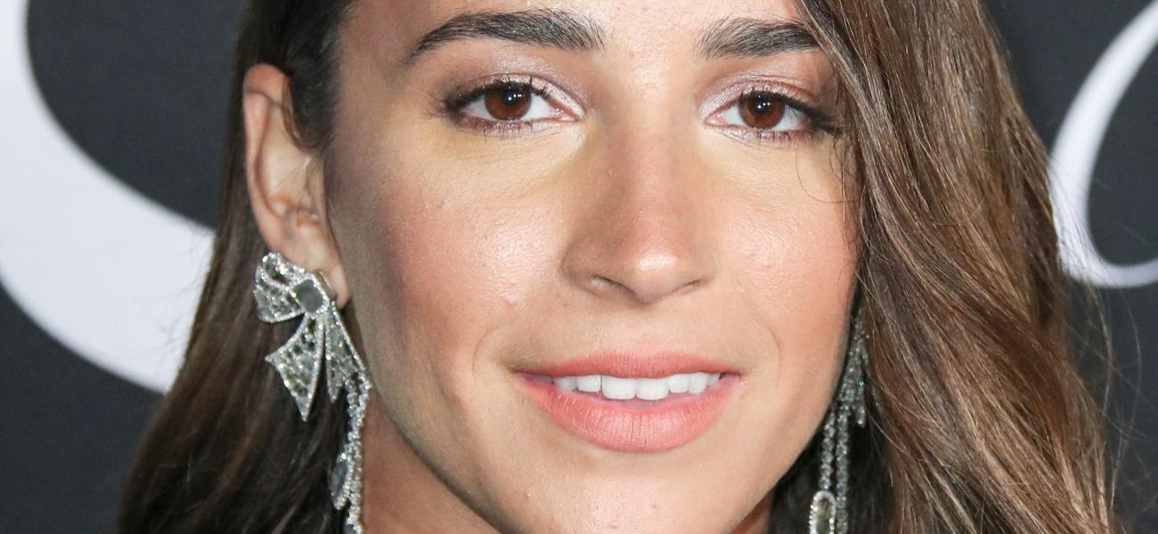 Pesenam Aly Raisman mengangkat kakinya dengan sepatu hak tinggi ‘membuatnya terlihat begitu mudah’