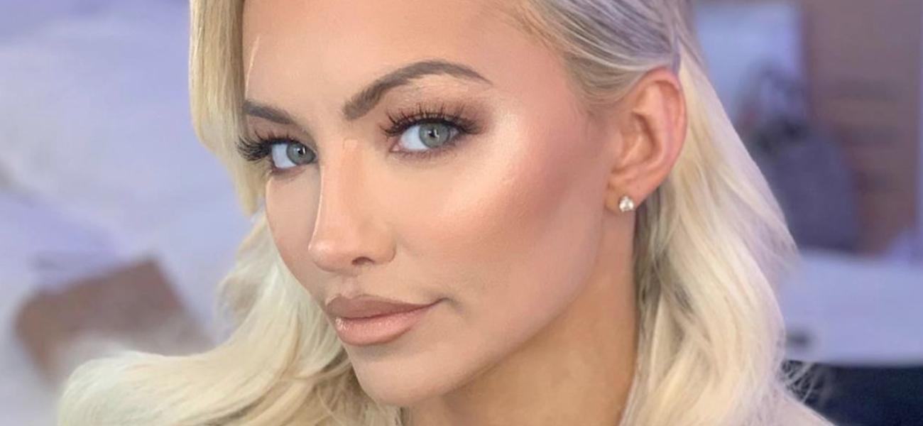 Lindsey Pelas membuktikan bahwa “tidak ada orang yang terlihat lebih baik dalam balutan bikini”