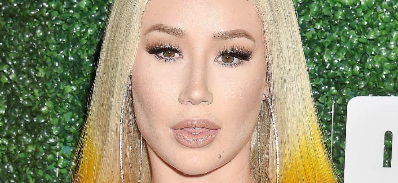 Iggy Azalea di luar ruangan dengan pakaian dalam yang elastis mengatakan dia “berusaha terlalu keras”