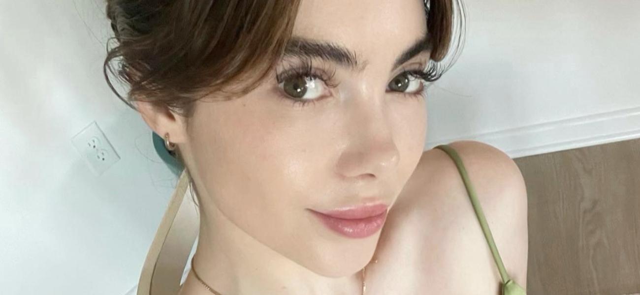 Pesenam McKayla Maroney “membuat Anda takjub” dengan gaun strapless braless