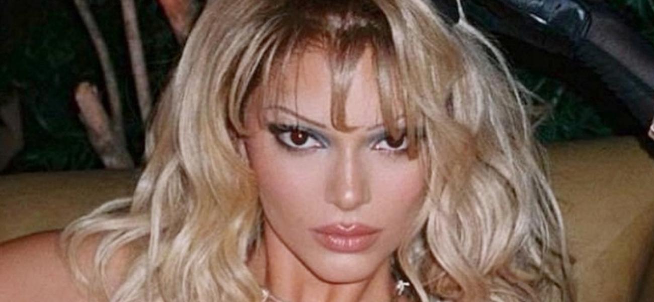 Kendall Jenner tampil mengesankan dalam balutan celana dalam Halloween sebagai Pamela Anderson