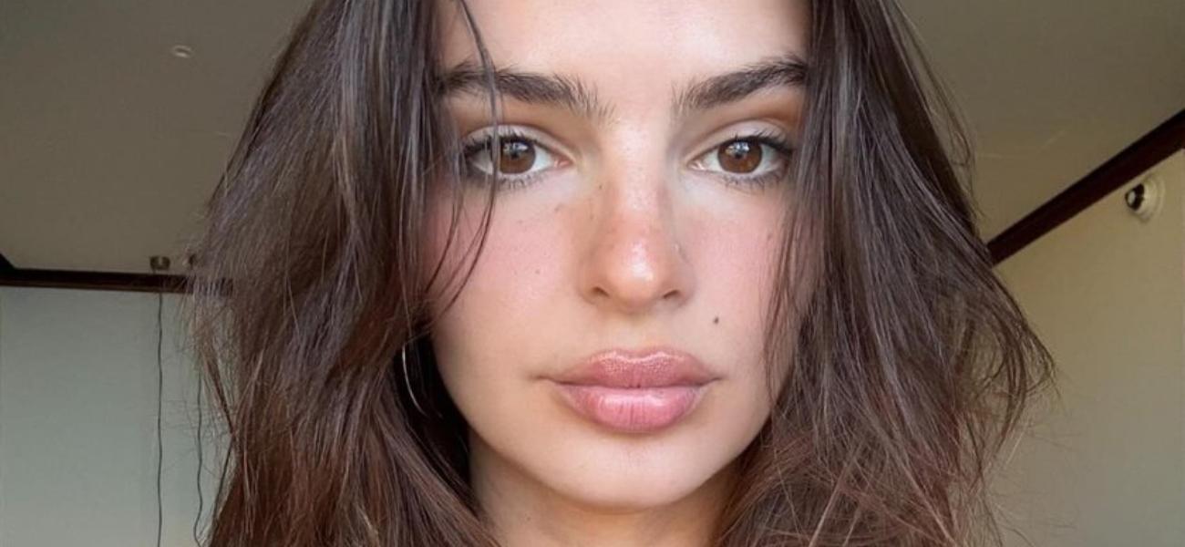 Emily Ratajkowski apareció accidentalmente en fotos del baño Emily Ratajkowski apareció accidentalmente en fotos del baño