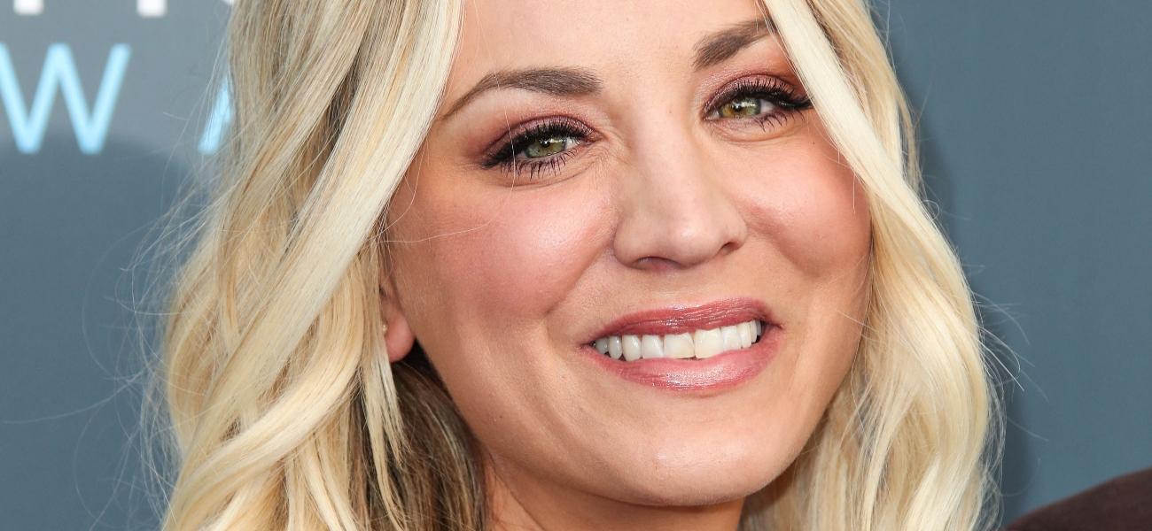 Kaley Cuoco de calcinha elogia seu ‘lindo corpo’