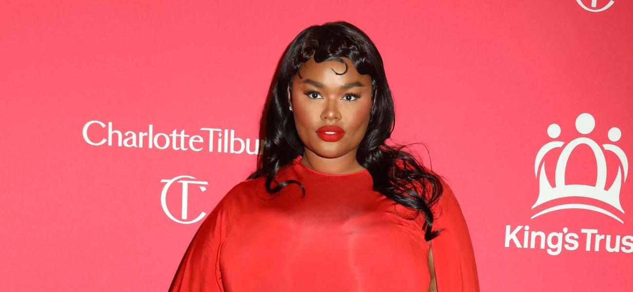 Precious Lee mostra o peito em um macacão verde, fã grita ‘obcecado’ Precious Lee mostra o peito em um macacão verde, fã grita ‘obcecado’