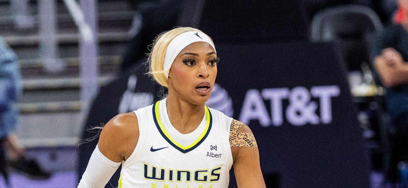 Dijonai Carrington impressiona com vestido preto sensual enquanto está ferido