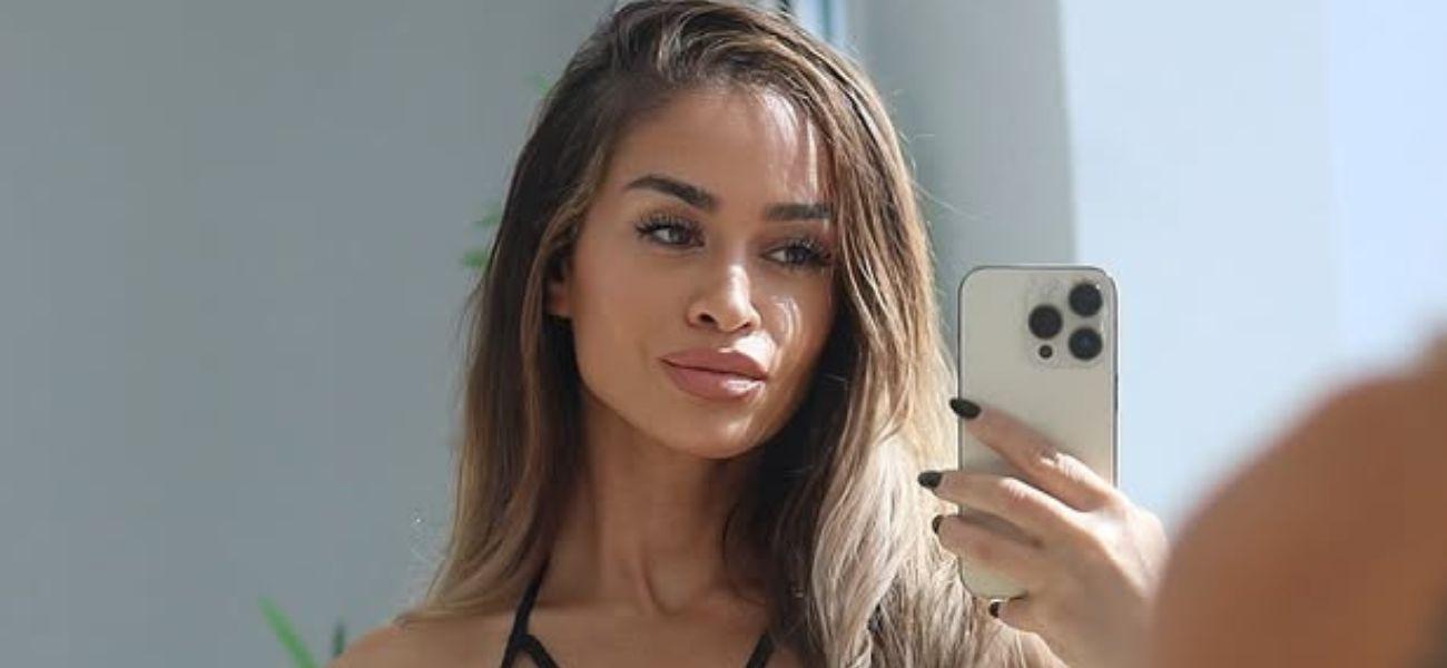 Valeria Ammirato inicia a contagem regressiva do feriado com um biquíni minúsculo