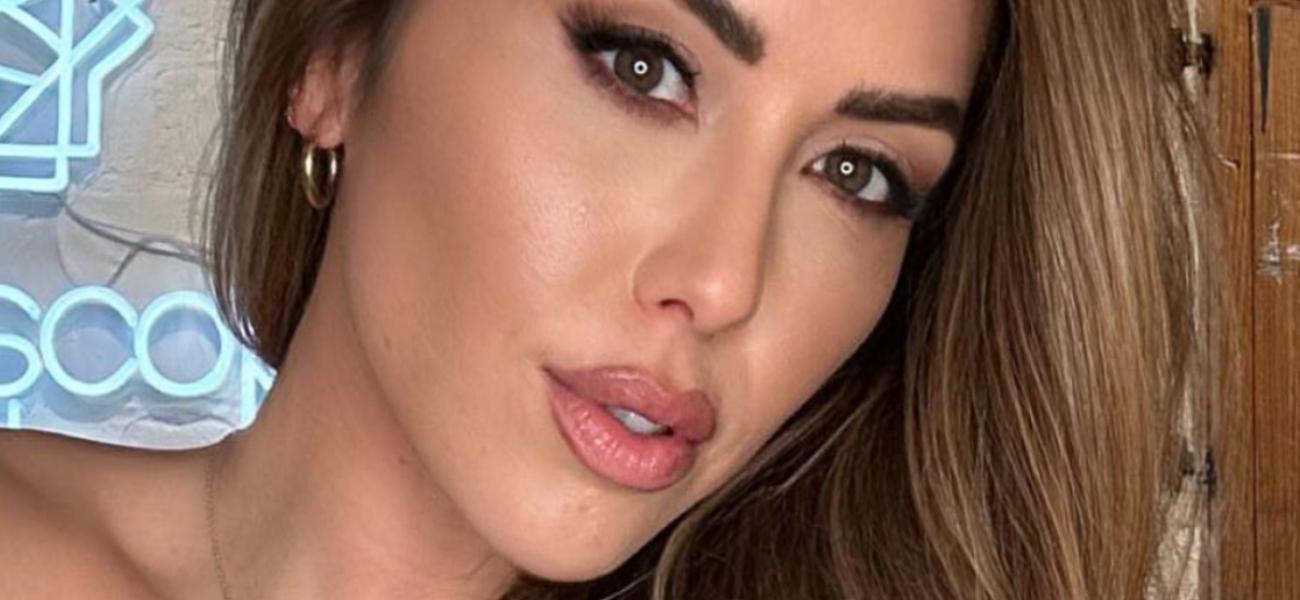 Brittney Palmer em tanga de banho ‘provavelmente ilegal’