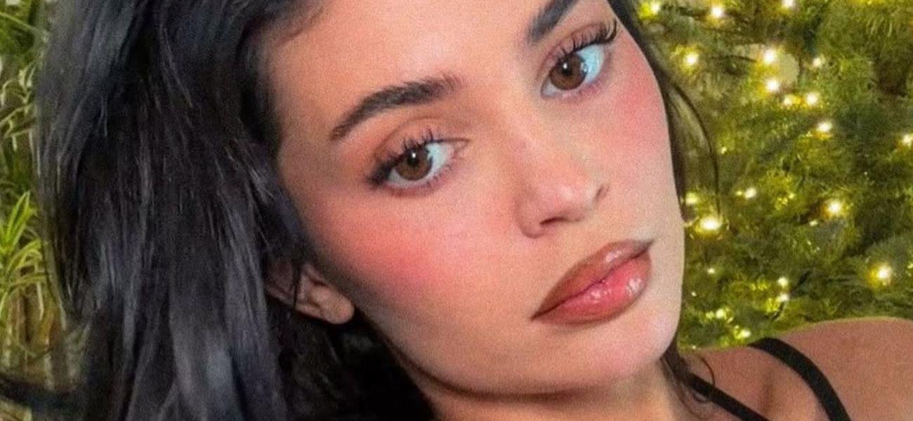 O momento do biquíni à meia-noite de Kylie Jenner atrai fãs