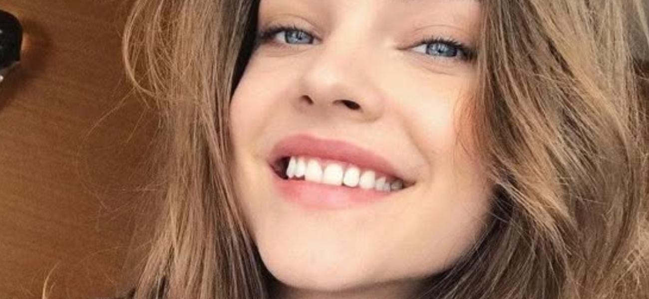 Barbara Palvin disse que vestido de calcinha fio dental não é ‘roupa’