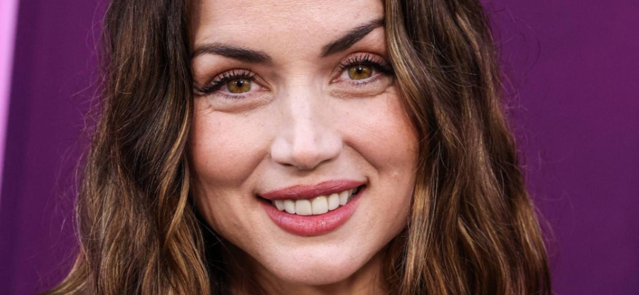 Ana de Armas expondo mamilos em Los Angeles deveria ‘usar roupa íntima’