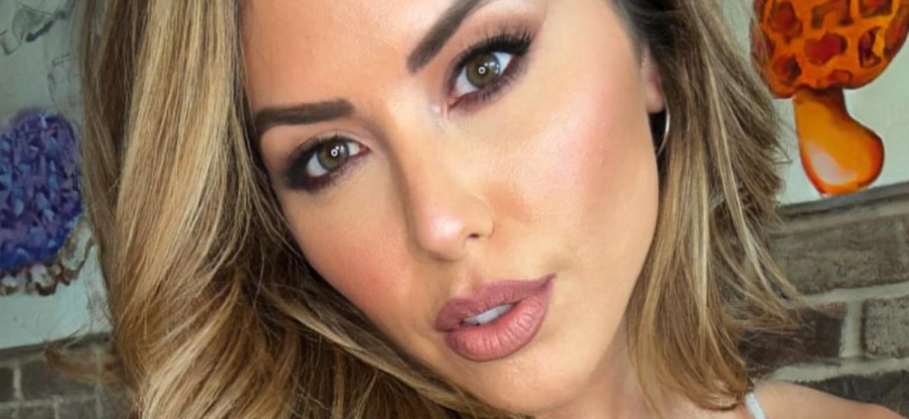 A banhista Brittney Palmer alertou que queimaduras solares não são divertidas