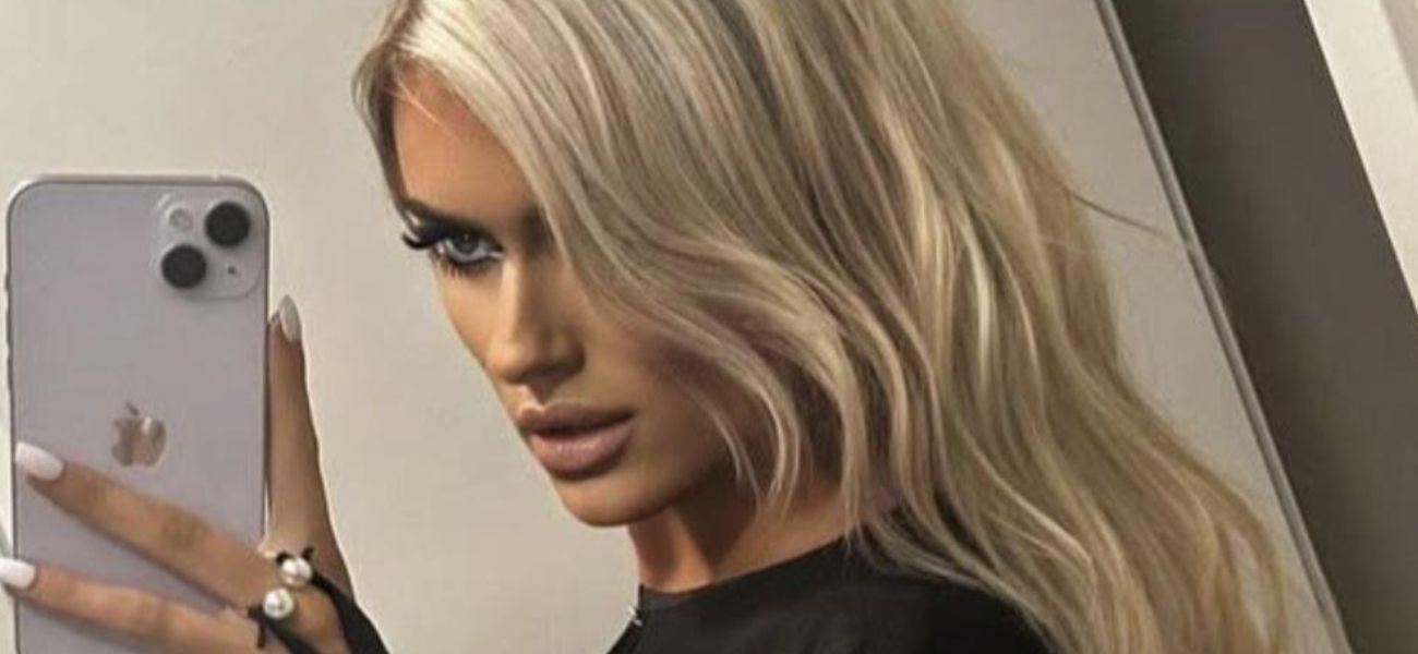 Blake Monroe traz o ouro para a praia em foto de biquíni