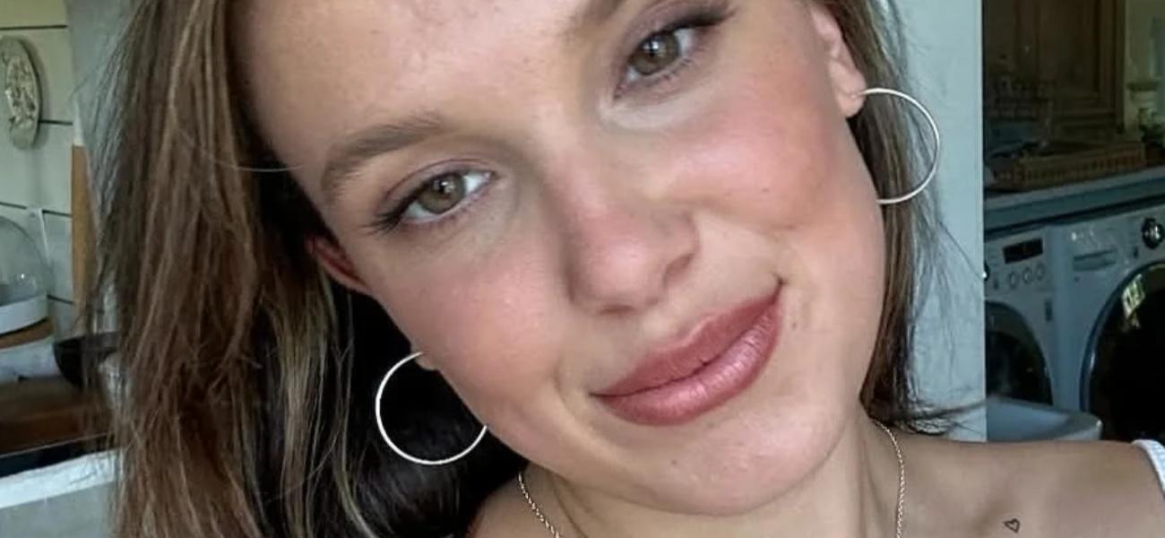 Millie Bobby Brown exibe suas “laranjas” em um biquíni profundo
