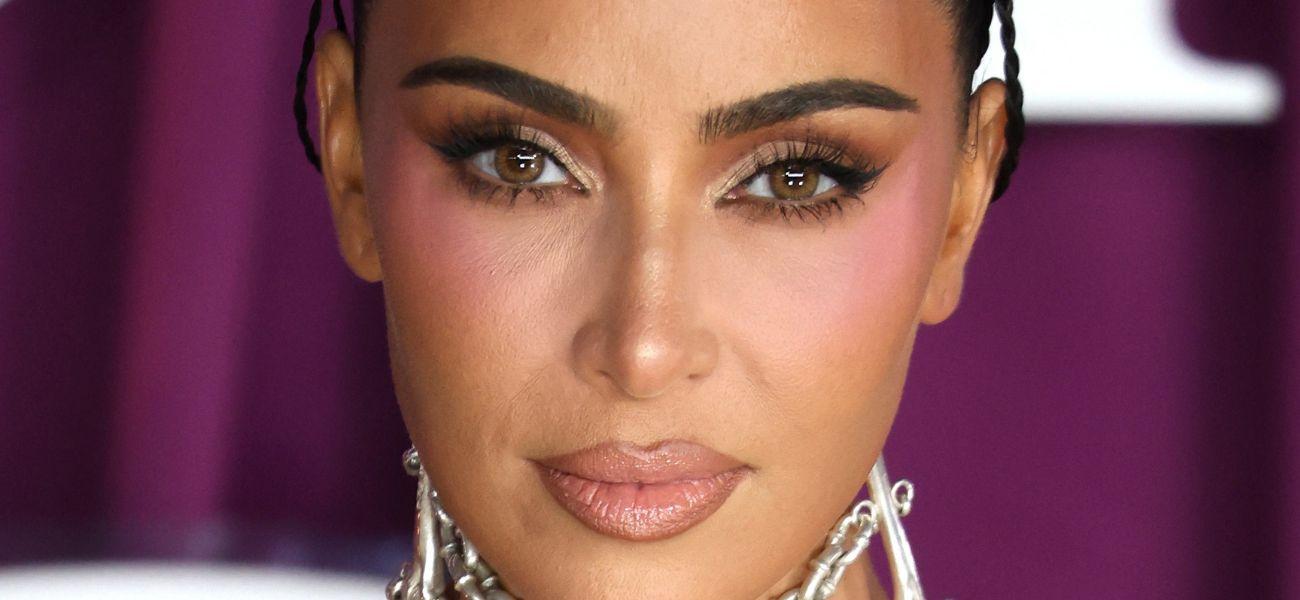 A foto do biquíni rosa de Kim Kardashian deixou os fãs surpresos A foto do biquíni rosa de Kim Kardashian deixou os fãs surpresos