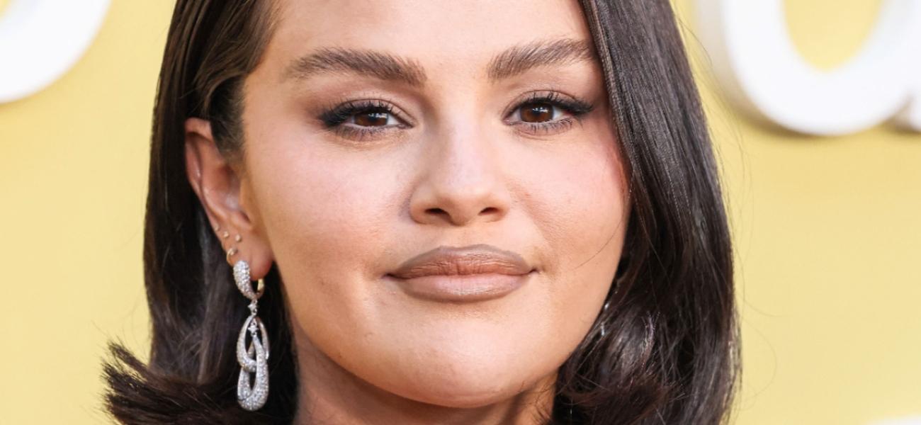 Selena Gomez Looks 'Pregnant' In Tight Golden Globes Dress And Heels