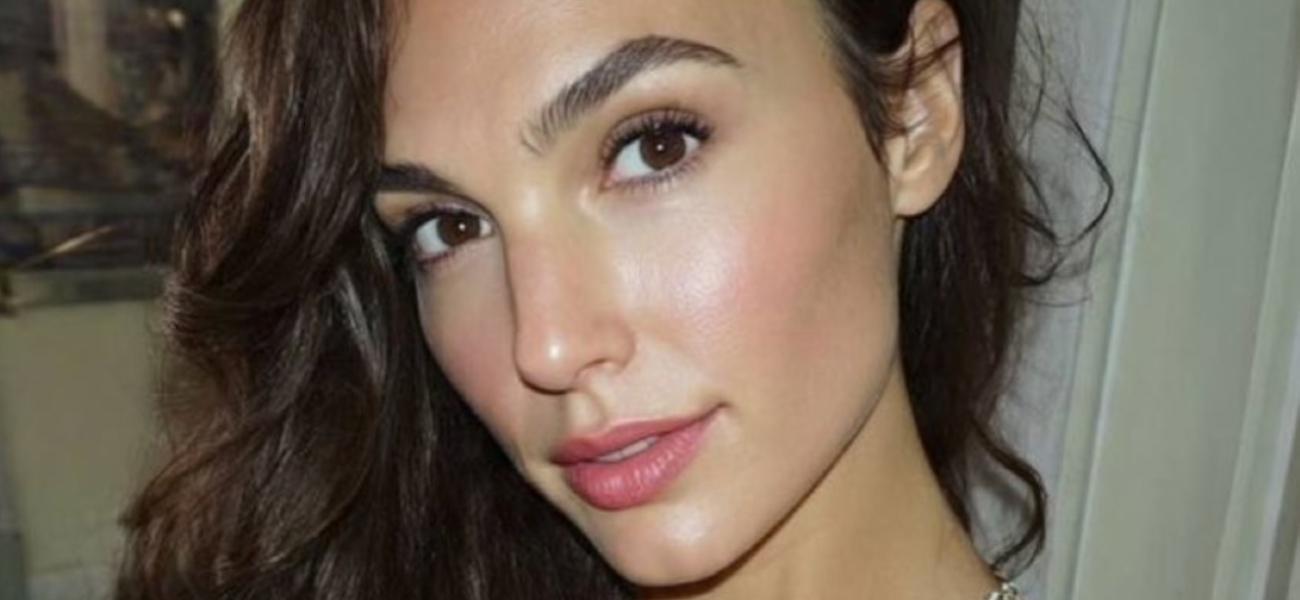 Gal Gadot Impresses Sipping Cocktails In 'Weekend' String Bikini