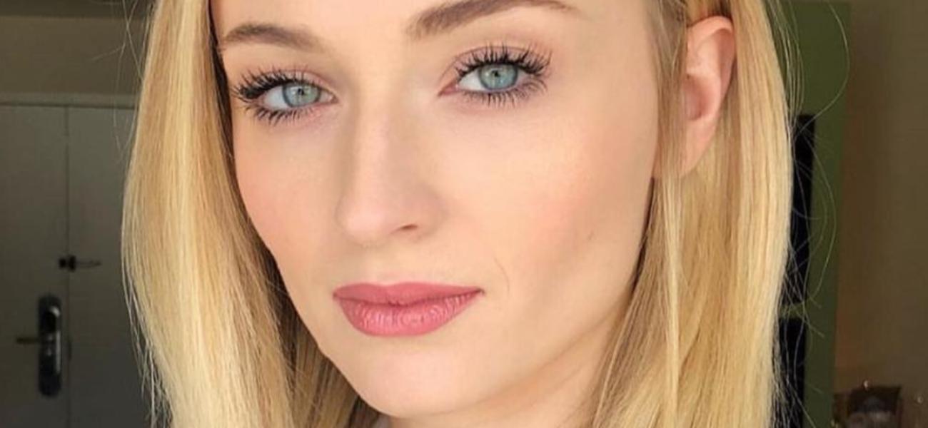 Sophie Turner em biquíni acanhado ‘parece magro’ na piscina de Miami