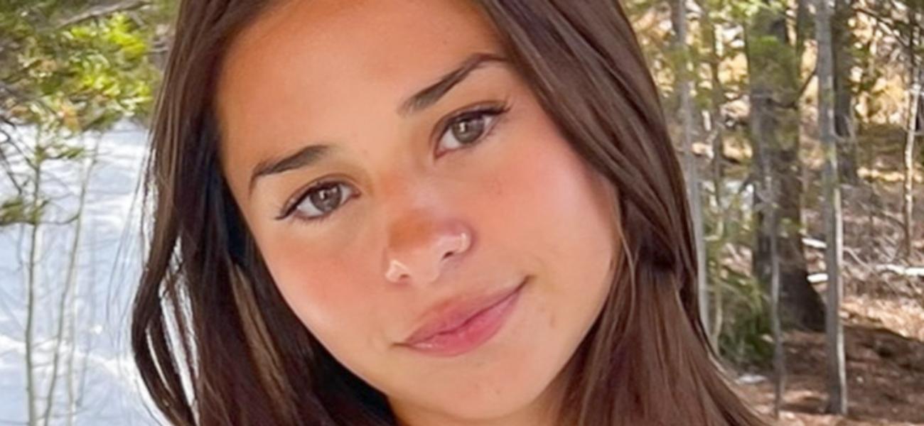 Sophie Rain em biquíni com banheira de hidromassagem mostra ‘Room For One More’