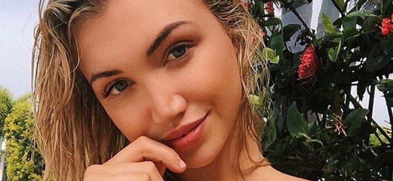Gabby Epstein exibe traseiro ‘suculento’ em foto de praia