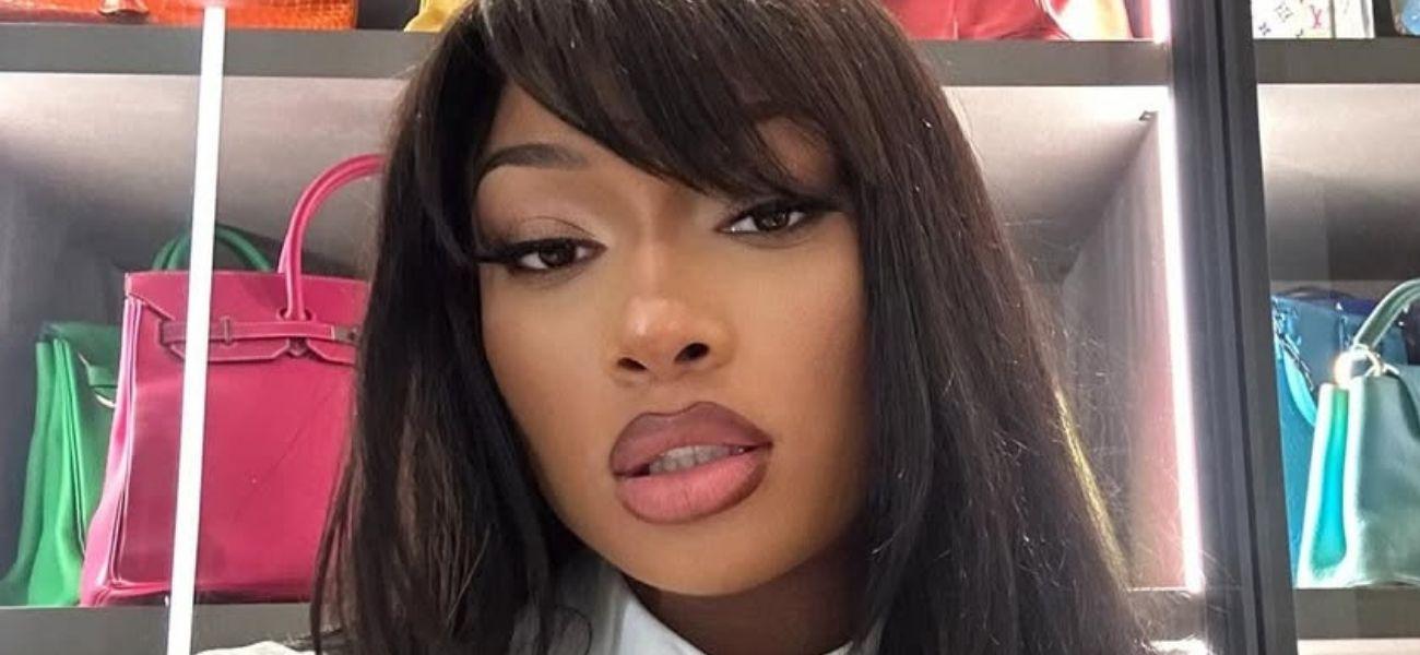 Megan Thee Stallion prova que “é a temporada de Meg” com Bikini Snap