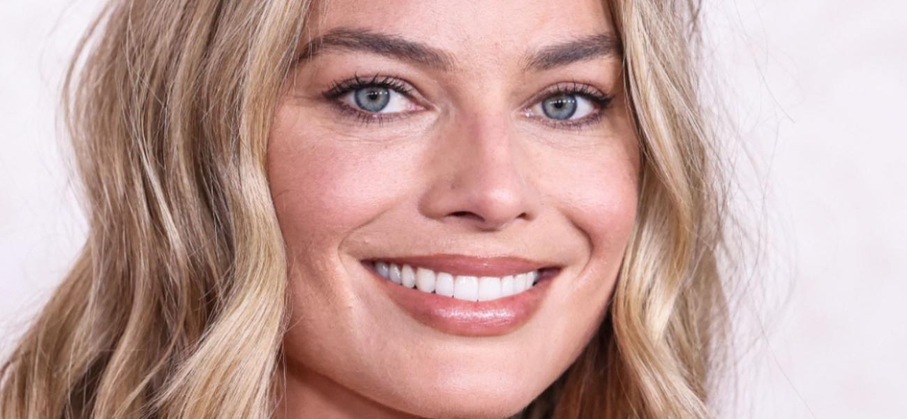 Margot Robbie em maiô molhado ‘fica melhor’ depois de ganhar peso
