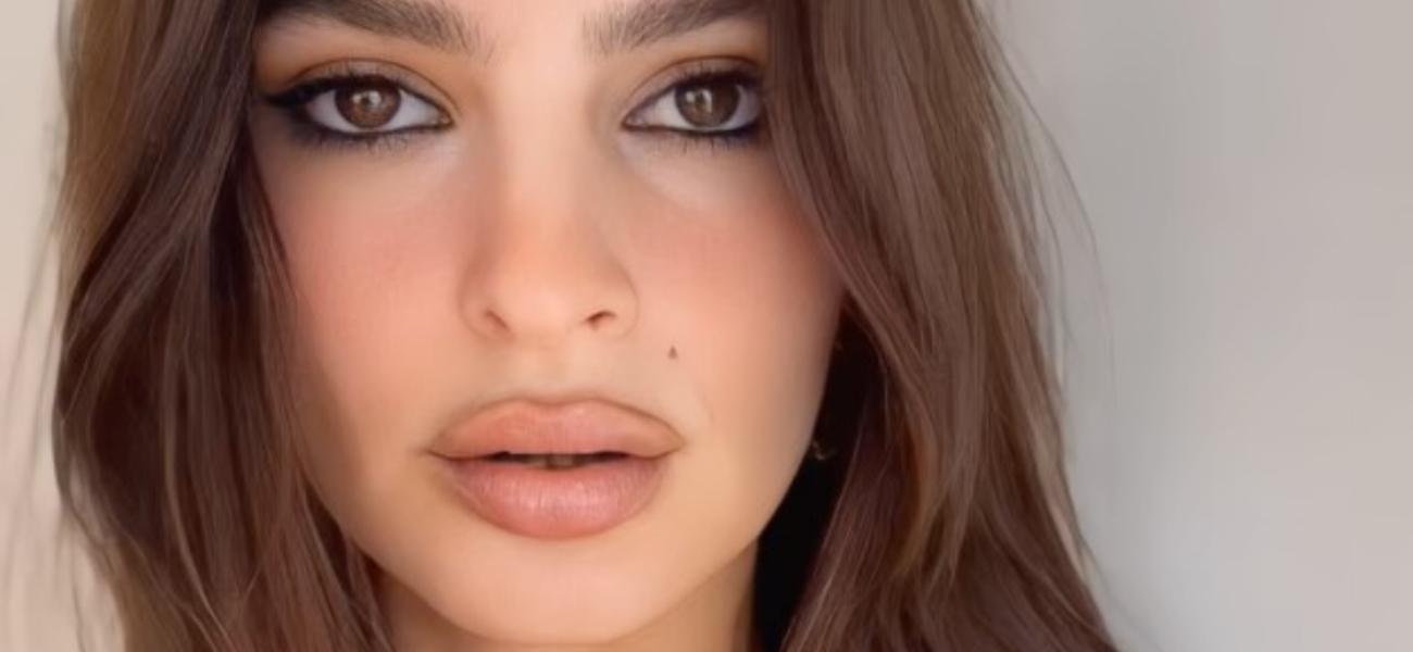 Emily Ratajkowski em Tiny Bikini recebe comentários explícitos