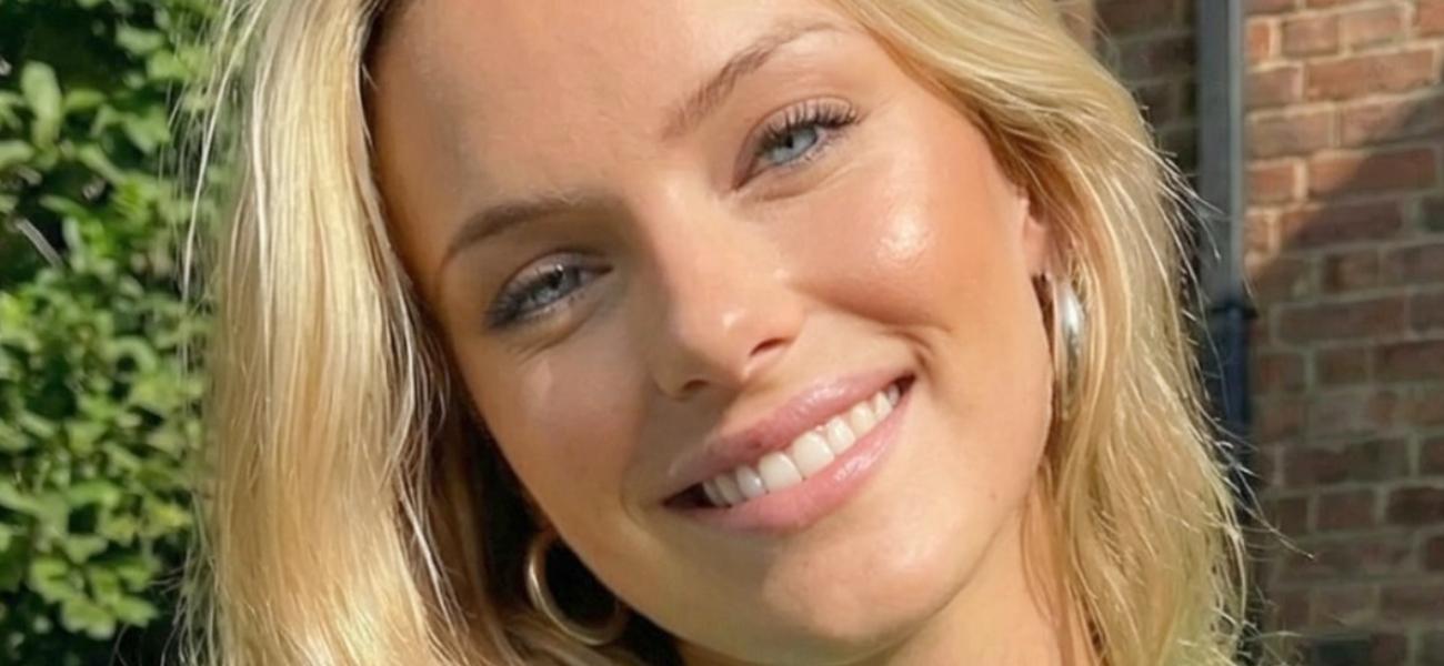 Deanna Ritter lavando carro de biquíni impressiona com bunda “grande”