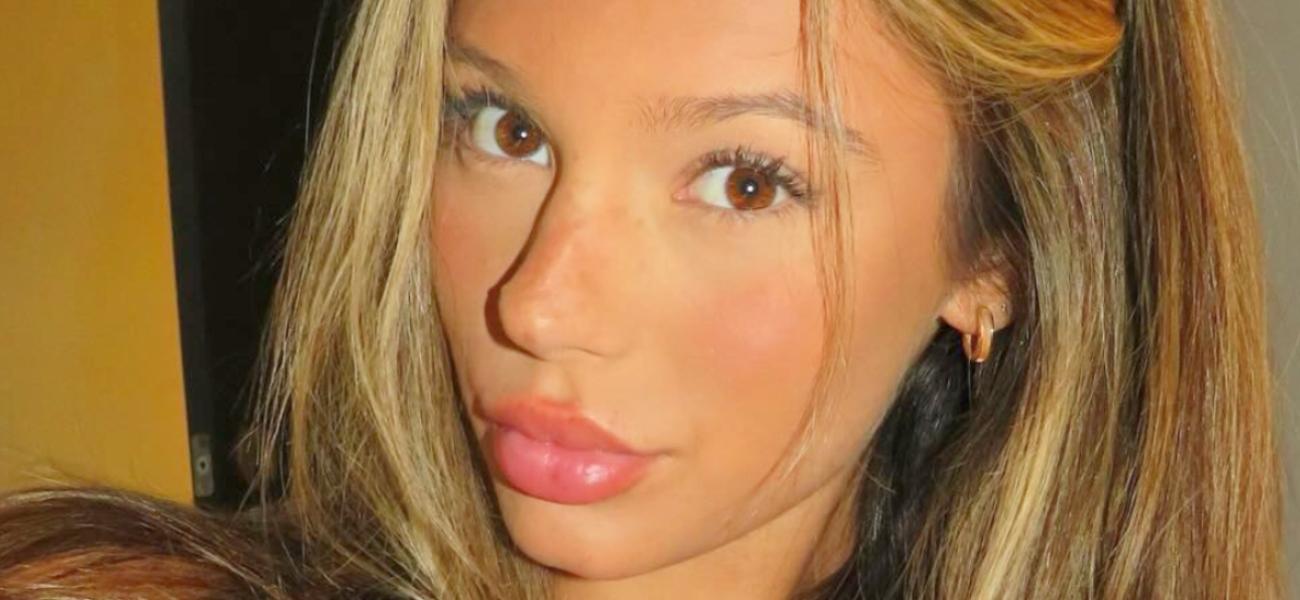 Ginasta Sydney Smith A ‘Smokeshow’ em maiô fio dental