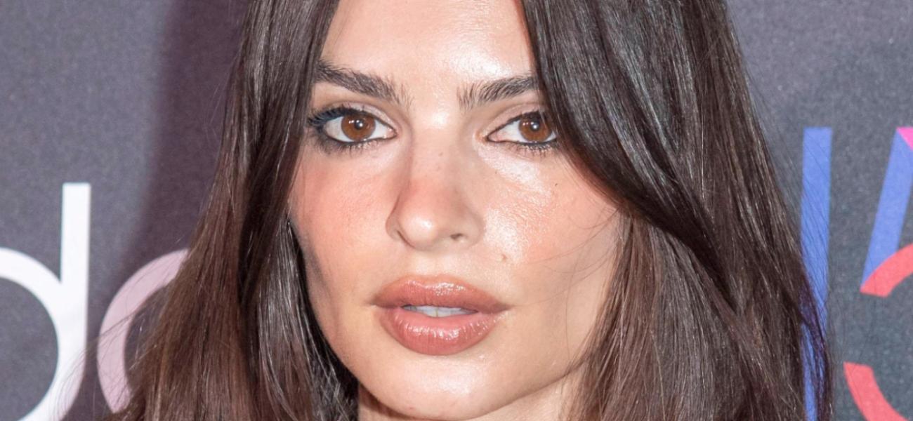 Emily Ratajkowski veste biquíni e ‘evita por pouco’ mau funcionamento