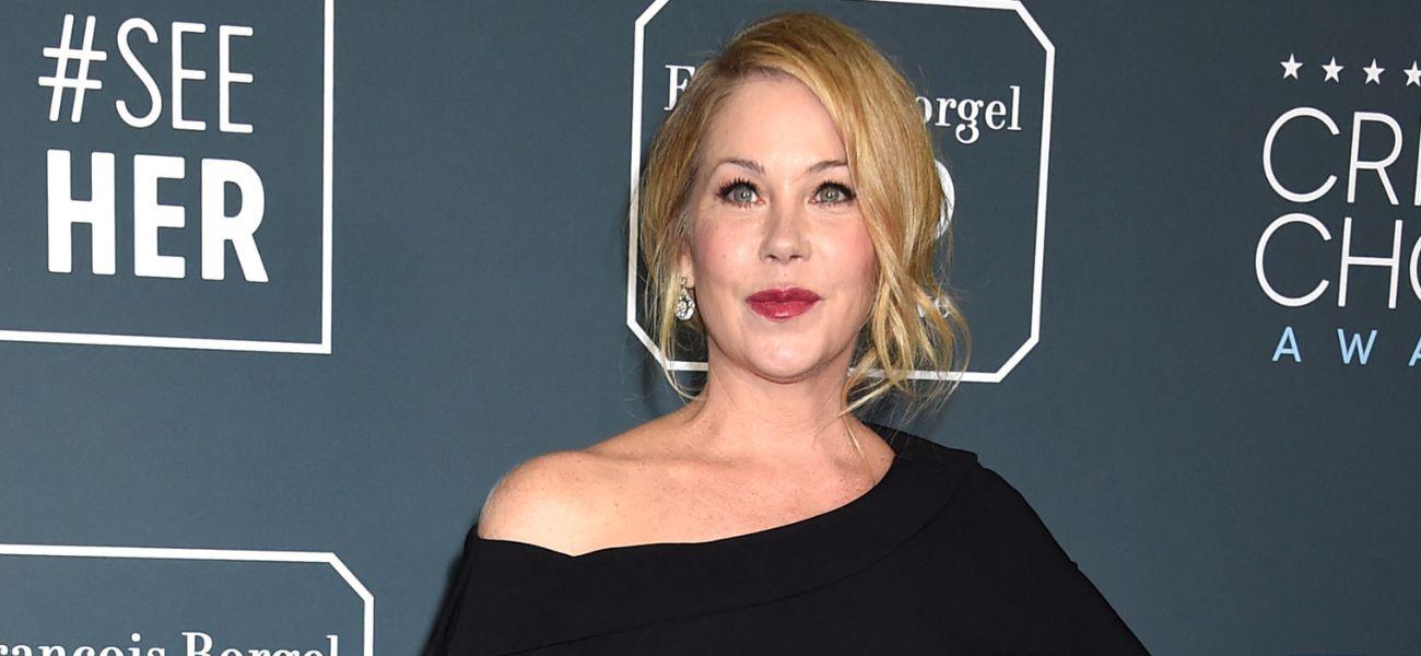 Christina Applegate no lado negro de interpretar Kelly Bundy