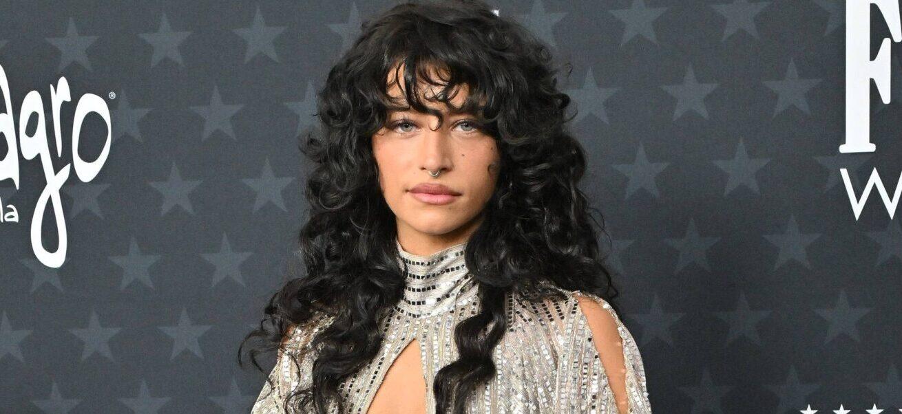 Odessa A’zion se marcha tras sucumbir a una reacción violenta