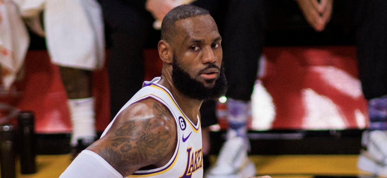 LeBron James pede suspensão de ‘Texas Cop’ após briga