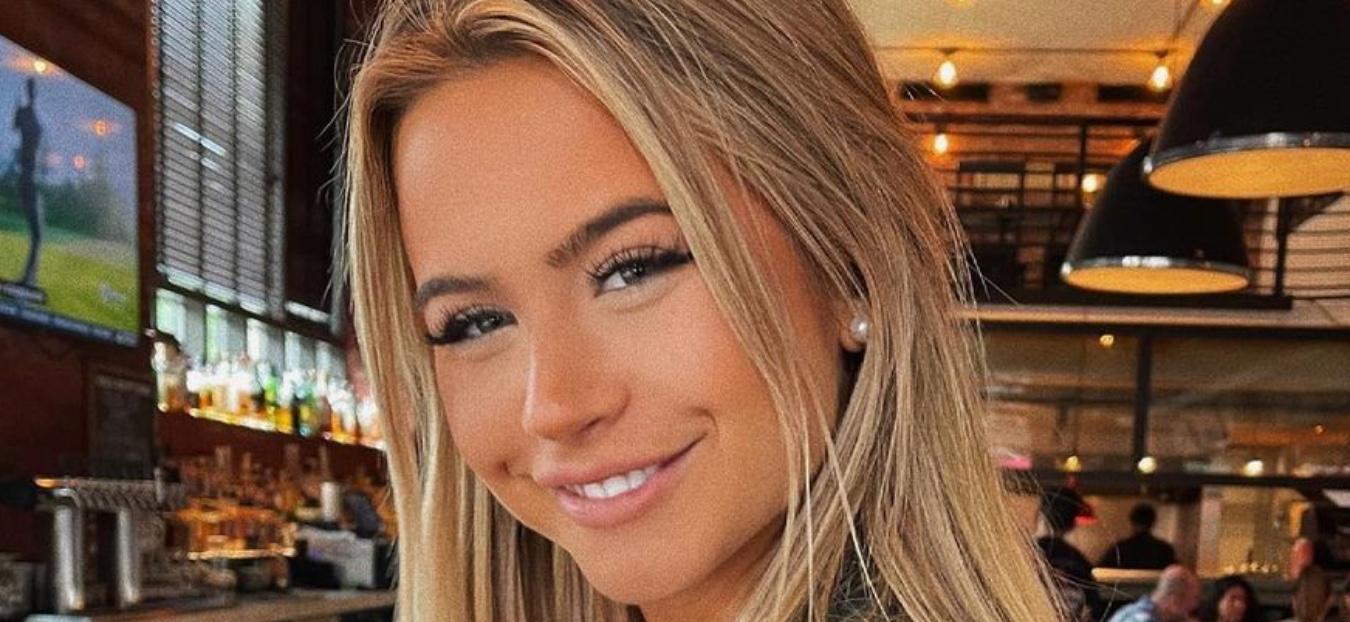 Emily Elizabeth de biquíni preto tem uma “figura incrível se for real”