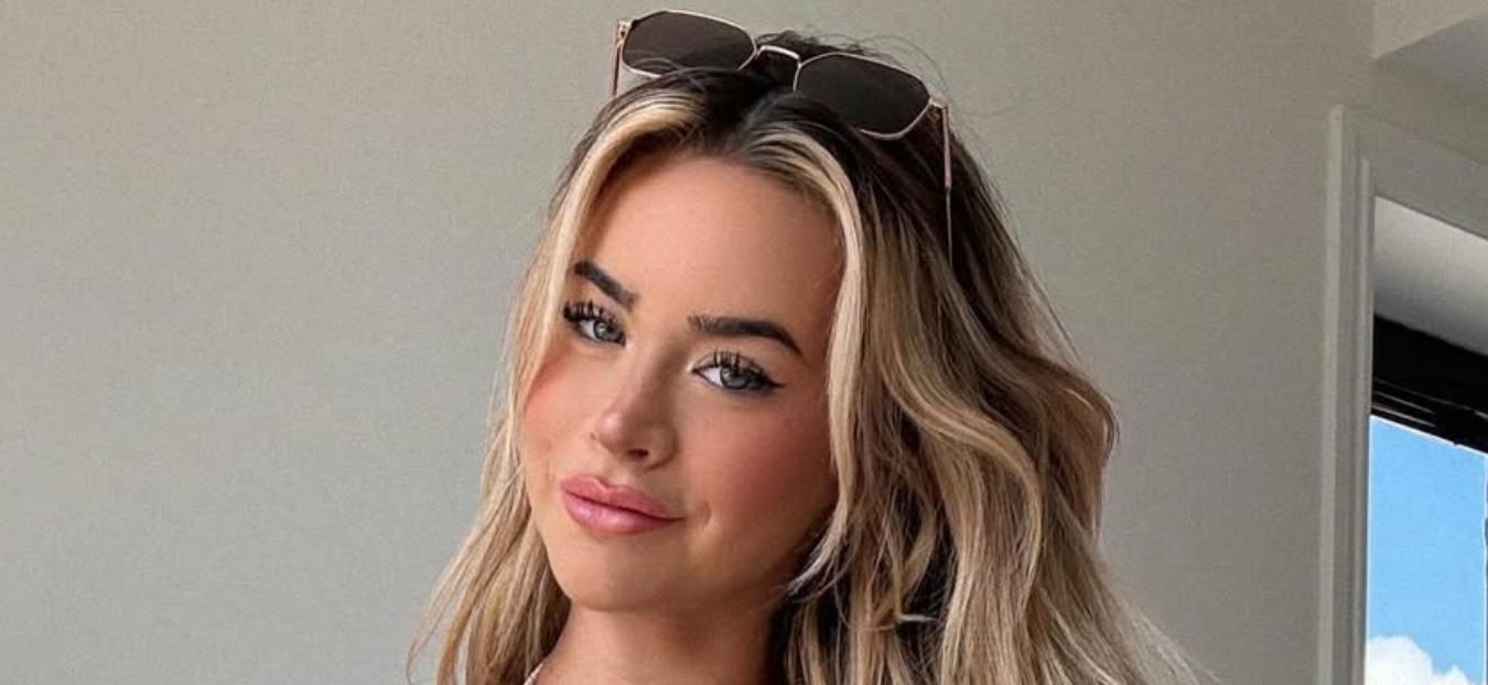 Emily Elizabeth In Tiny Bikini Requests 'Oahu Recommendations'