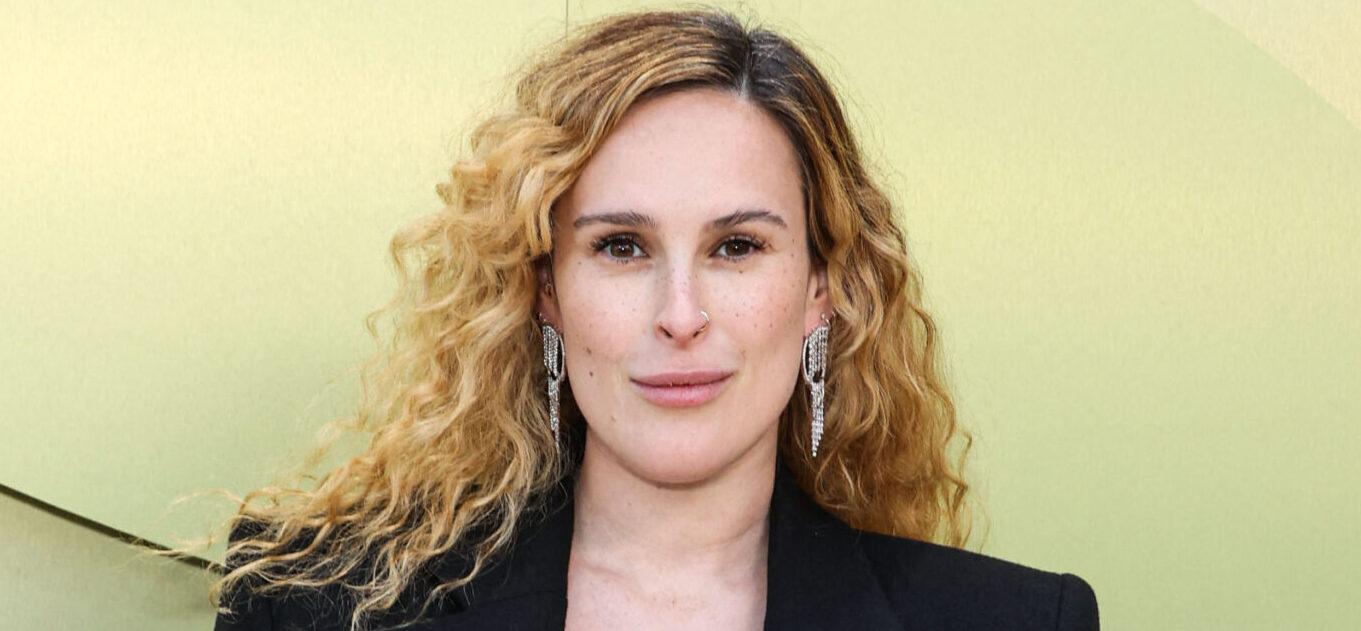 Rumer Willis nega ter recebido ajuda financeira de pais famosos