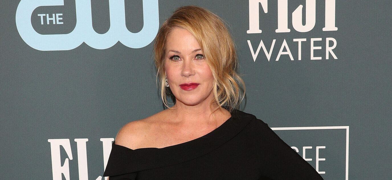 Christina Applegate Reveals How She Copes With MS(01)