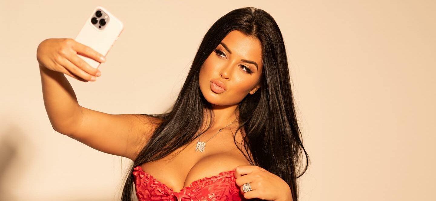 OnlyFans Model Rachel Bush Snaps A Selfie In Her Little Bikini