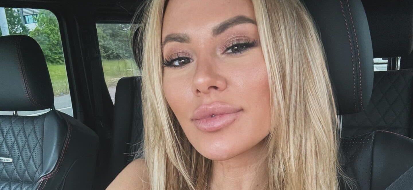 Army Veteran Kindly Myers In Blue Bikini Enjoys 'Sunday Funday'