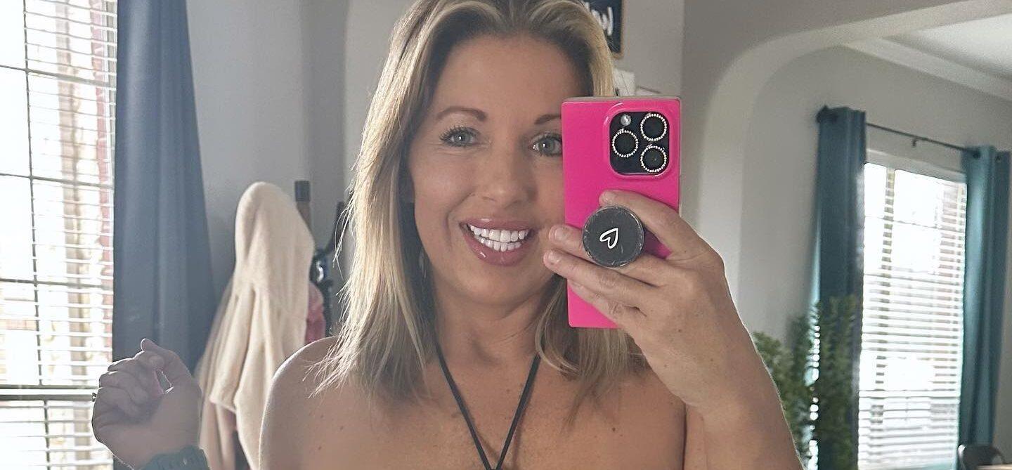 Courtney Ann em biquíni minúsculo tem fãs exigindo ‘fundo inferior’ Courtney Ann em biquíni minúsculo tem fãs exigindo ‘fundo inferior’