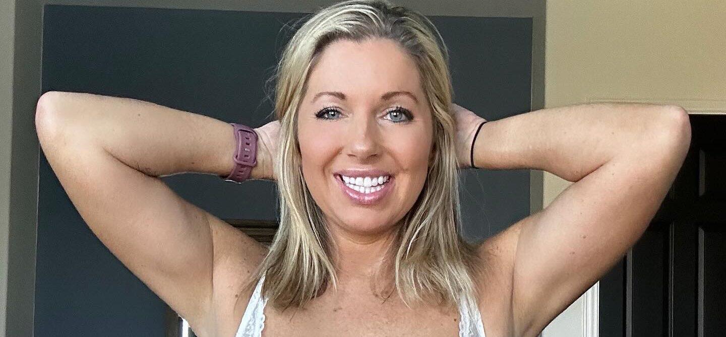 ‘Texas Thigh’ Courtney Ann muestra su ‘lluvia de lluvia’ en bikini azul ‘Texas Thigh’ Courtney Ann muestra su ‘lluvia de lluvia’ en bikini azul