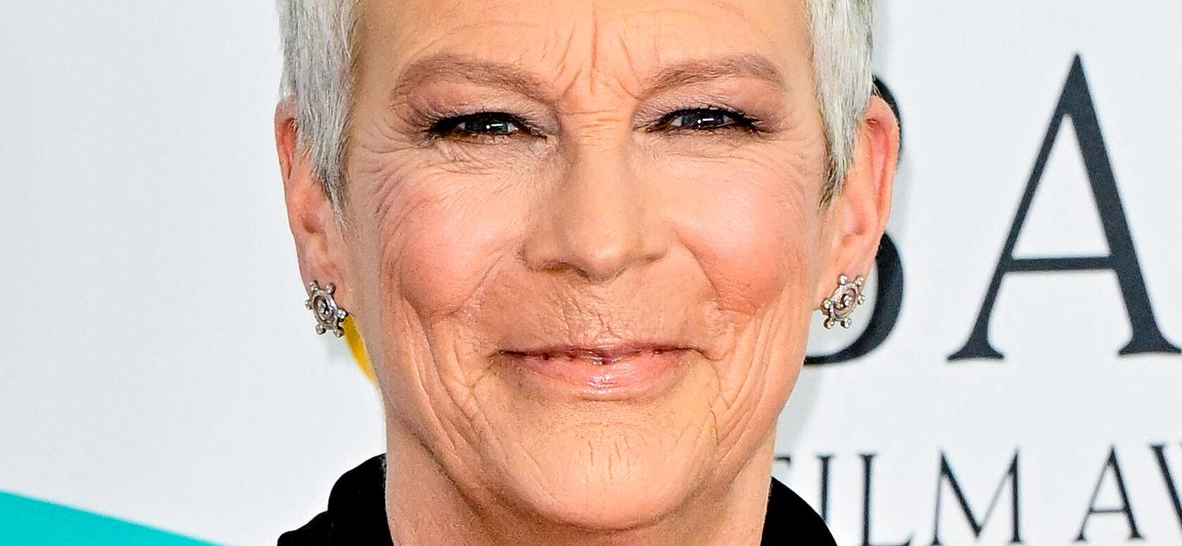 Jamie Lee Curtis exibe um sutiã rendado em uma selfie atrevida de carro