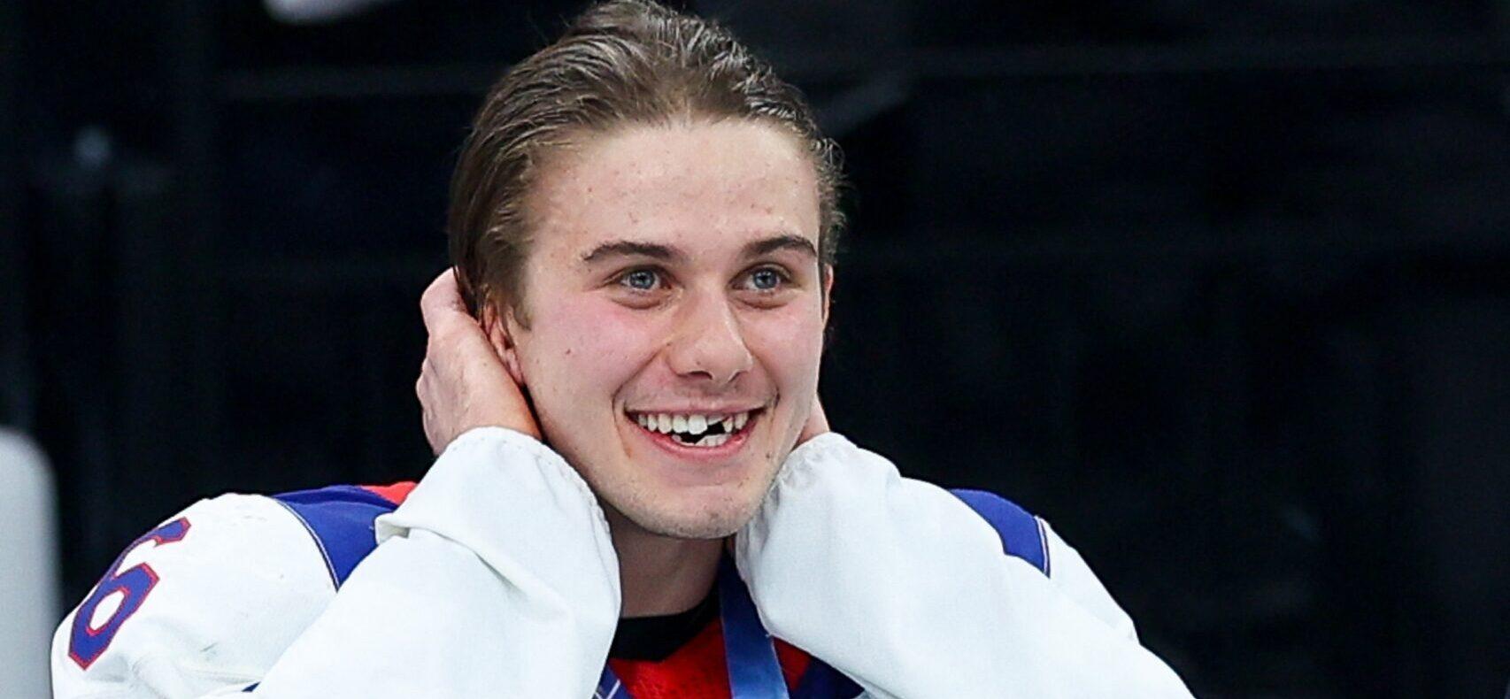 Jack Hughes revela que ele e Quinn quase deixaram o jogo da medalha de ouro feminino dos EUA