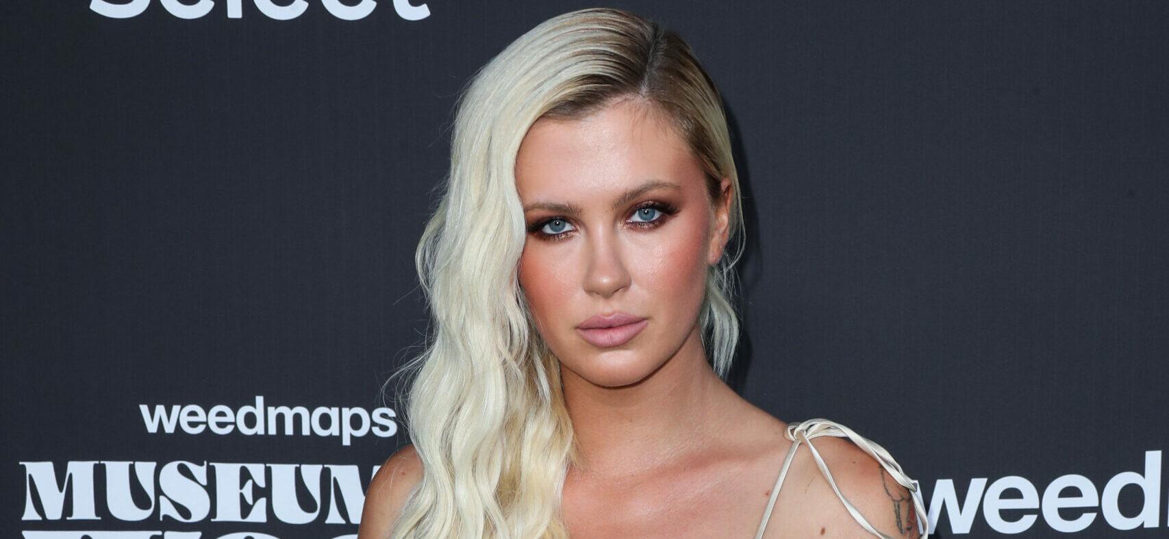 Ireland Baldwin Heats Up Instagram In Lace Underwear(00)