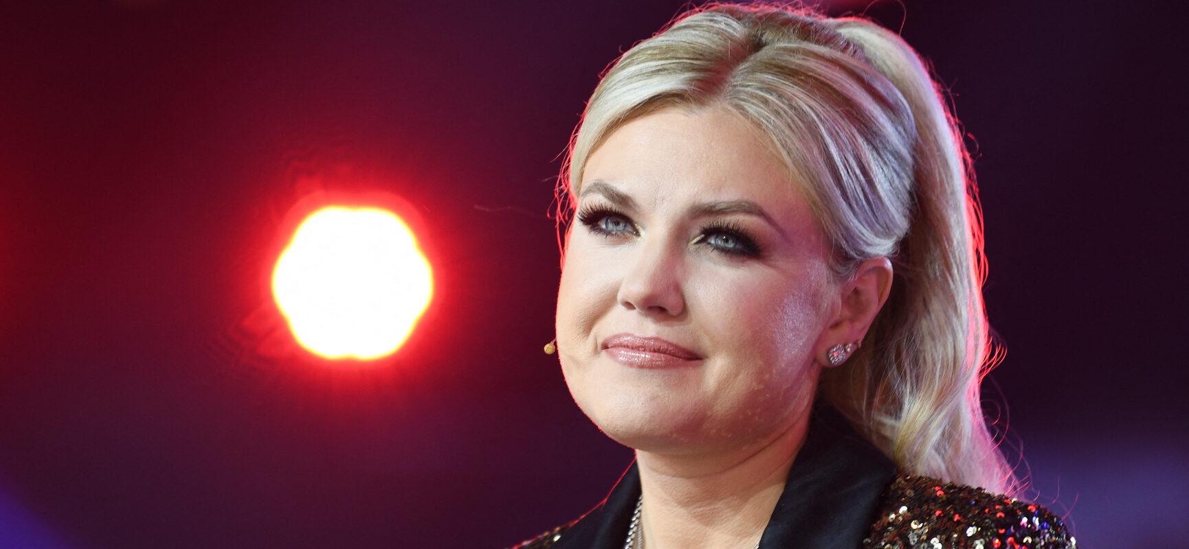 Erika Kirk alertou por Joy Reid que nunca ‘se ofereceria para tocar no cabelo de uma mulher negra’