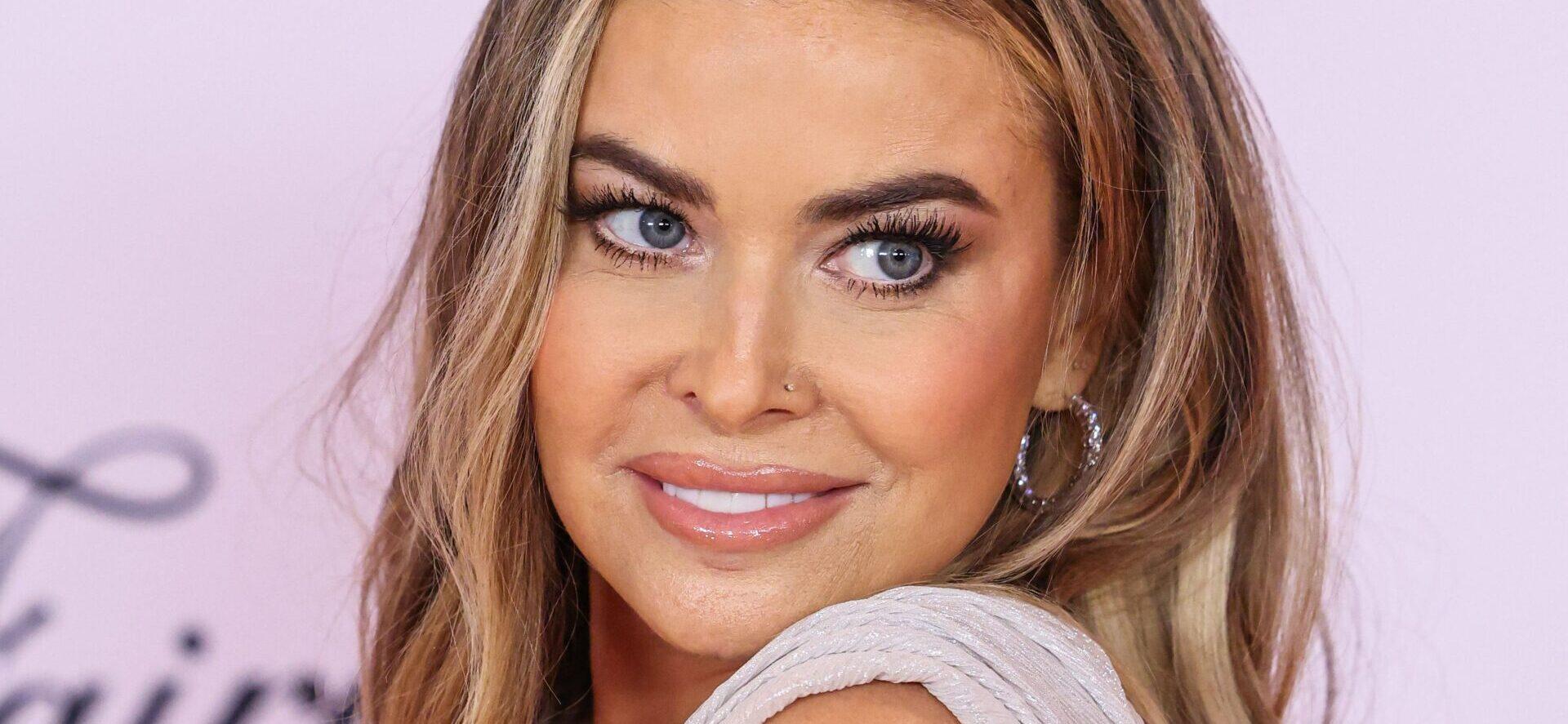 O fotógrafo que tirou a foto atrevida do biquíni de Carmen Electra é ‘Lucky AF’